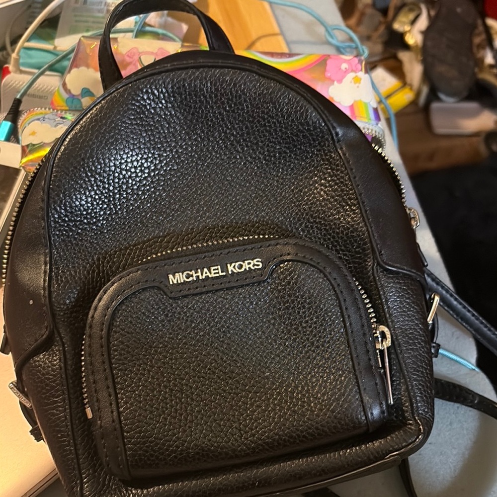 Michael Kors Black Leather Backpack Sleek Design